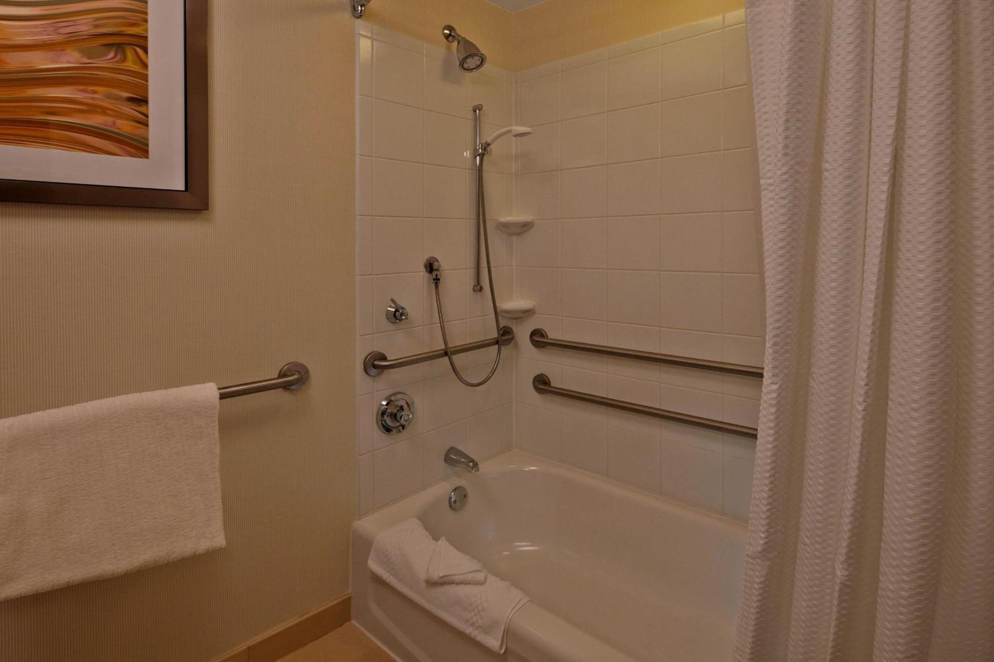Courtyard By Marriott Providence Warwick Hotel Buitenkant foto