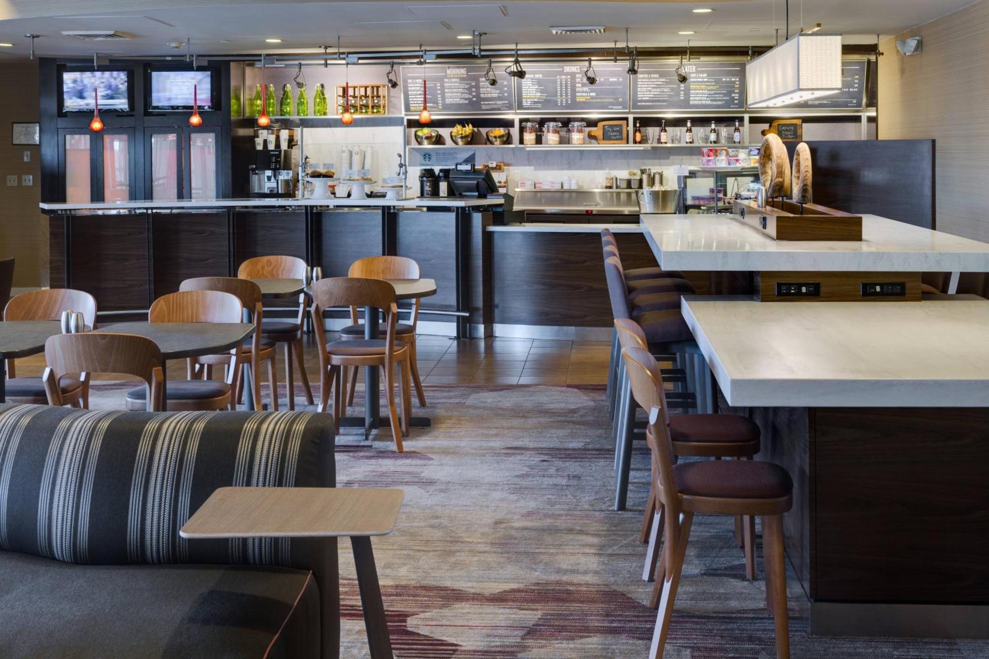 Courtyard By Marriott Providence Warwick Hotel Buitenkant foto