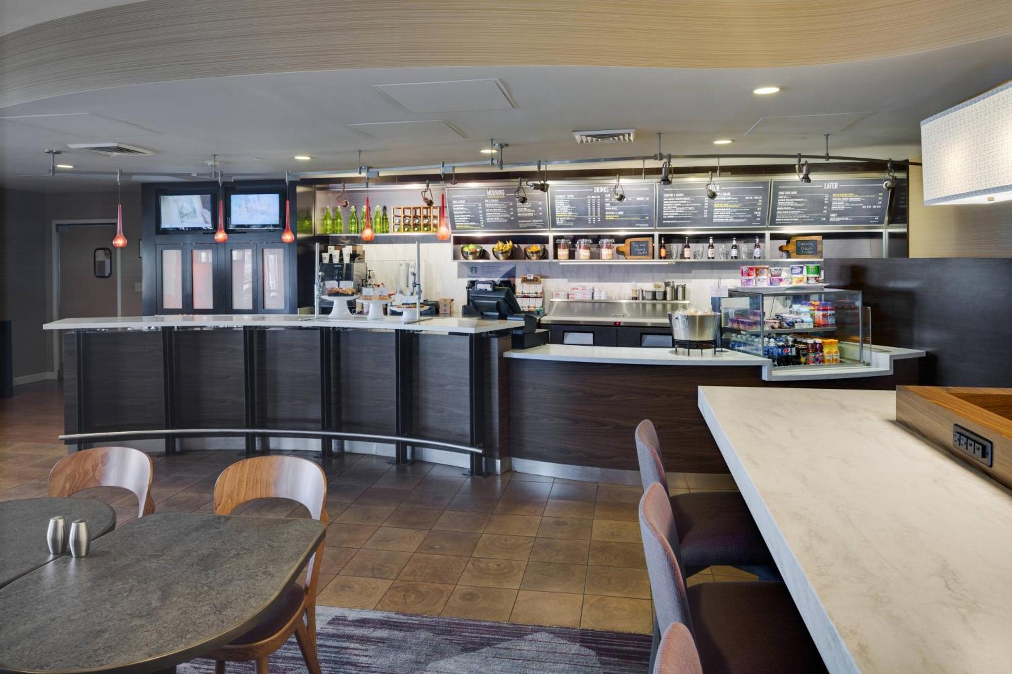 Courtyard By Marriott Providence Warwick Hotel Buitenkant foto