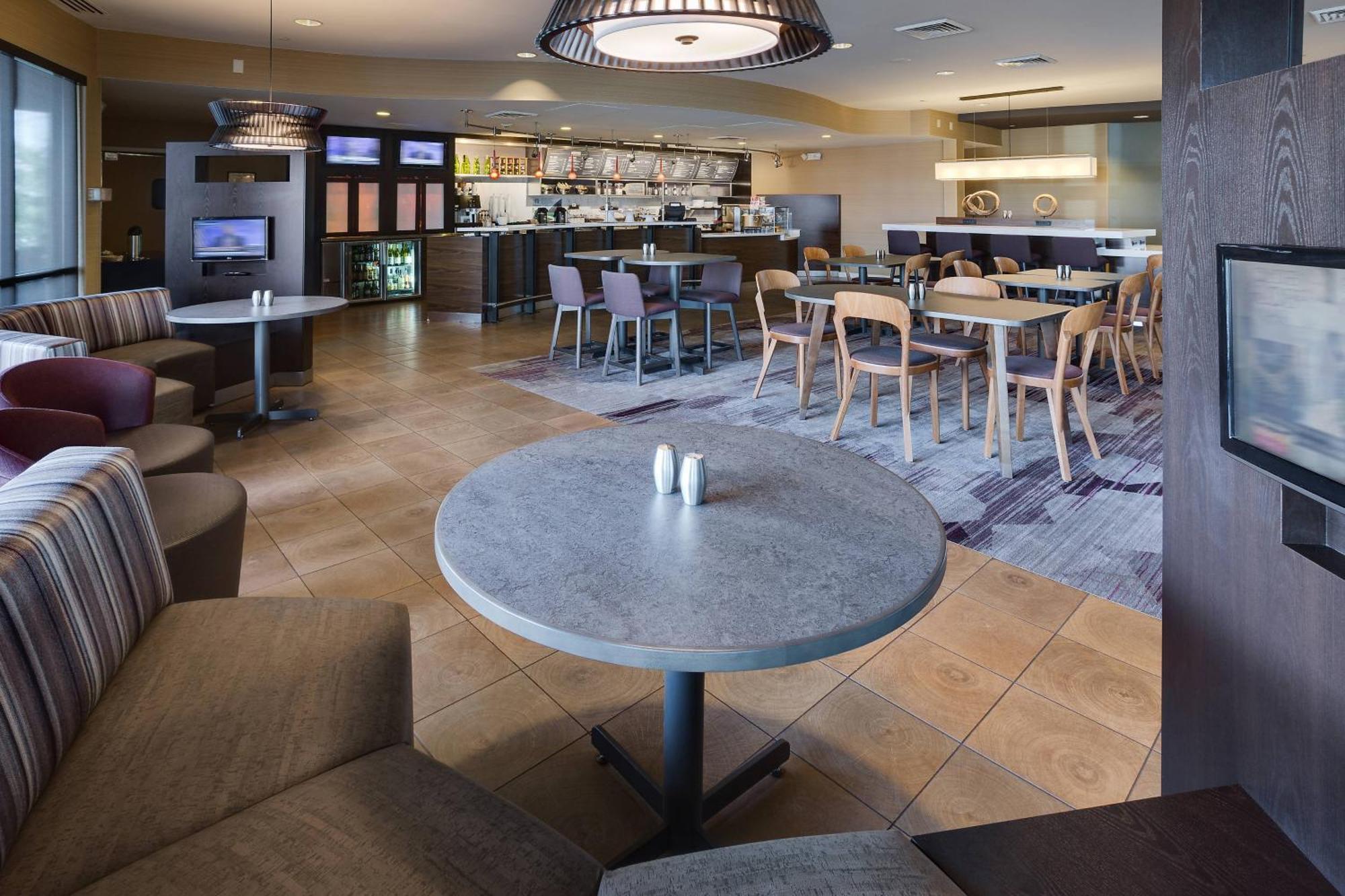 Courtyard By Marriott Providence Warwick Hotel Buitenkant foto